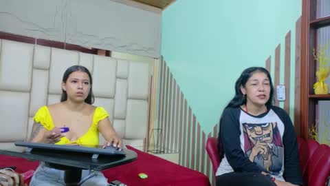 vikiTomson online show from 4, 4, 2026