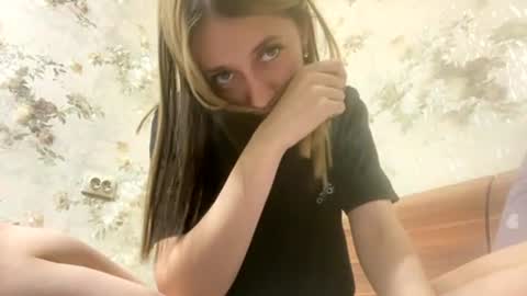 Snapshot of viktoria9898 chatting on 19, 7, 2026 Sweett online show from 19, 7, 2026