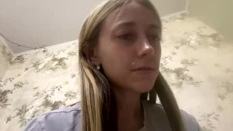 Snapshot of viktoria9898 chatting on 3, 8, 2026 Sweett online show from 3, 8, 2026