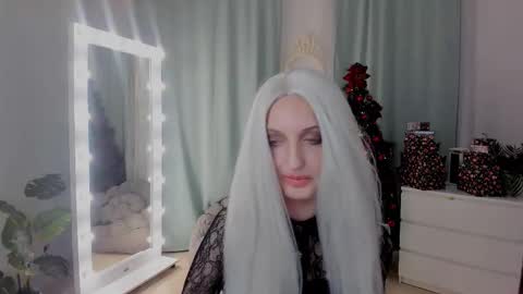 Snapshot of viktoriaclarrk chatting on 18, 12, 2025 Viktoria online show from 18, 12, 2025