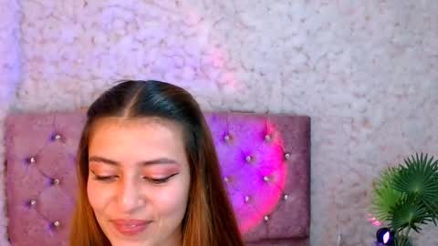 Snapshot of viky_evanss chatting on 14, 12, 2025 viky_evanss online show from 14, 12, 2025