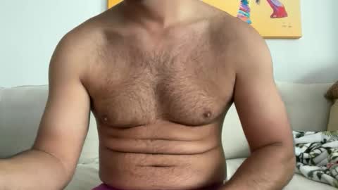 Snapshot of vincee2 chatting on 8, 11, 2025 vincee2 online show from 8, 11, 2025