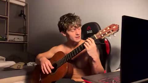 Snapshot of vincentprice69 chatting on 15, 11, 2025 vincentprice69 online show from 15, 11, 2025