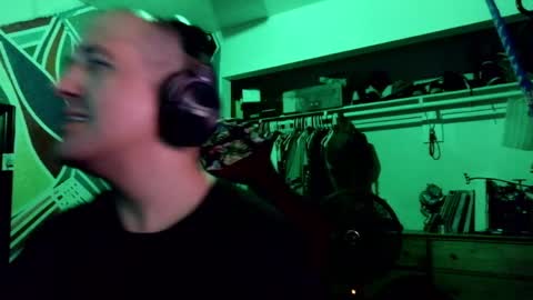 Snapshot of vineatspussnluvsit chatting on 15, 4, 2026 onlyhaveeyes4u online show from 15, 4, 2026