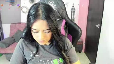 Snapshot of vio_let_ chatting on 8, 10, 2025 Daniela online show from 8, 10, 2025