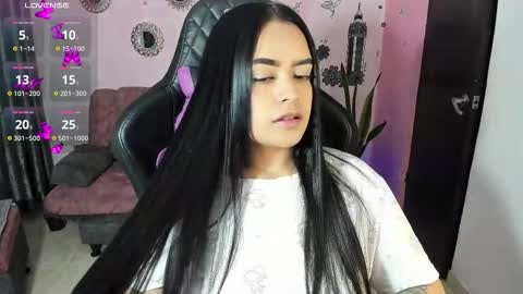 Snapshot of vio_let_ chatting on 14, 10, 2025 Daniela online show from 14, 10, 2025