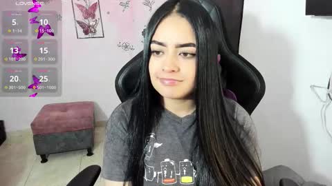 Snapshot of vio_let_ chatting on 18, 10, 2025 Daniela online show from 18, 10, 2025