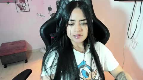 Snapshot of vio_let_ chatting on 19, 10, 2025 Daniela online show from 19, 10, 2025