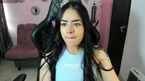 Snapshot of vio_let_ chatting on 21, 10, 2025 Daniela online show from 21, 10, 2025