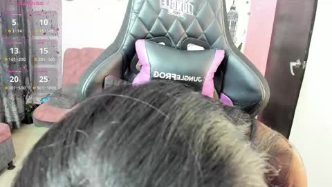 Snapshot of vio_let_ chatting on 25, 10, 2025 Daniela online show from 25, 10, 2025