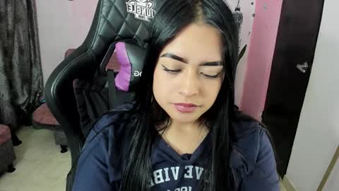 Snapshot of vio_let_ chatting on 26, 10, 2025 Daniela online show from 26, 10, 2025