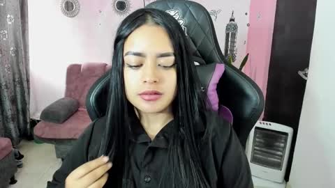 Snapshot of vio_let_ chatting on 26, 10, 2025 Daniela online show from 26, 10, 2025