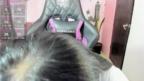 Snapshot of vio_let_ chatting on 27, 10, 2025 Daniela online show from 27, 10, 2025