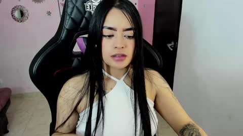 Snapshot of vio_let_ chatting on 10, 11, 2025 Daniela online show from 10, 11, 2025