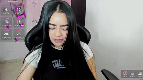 Snapshot of vio_let_ chatting on 14, 11, 2025 Daniela online show from 14, 11, 2025