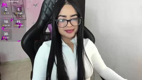 Snapshot of vio_let_ chatting on 18, 11, 2025 Daniela online show from 18, 11, 2025