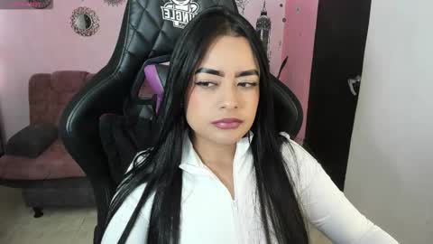 Snapshot of vio_let_ chatting on 25, 11, 2025 Daniela online show from 25, 11, 2025