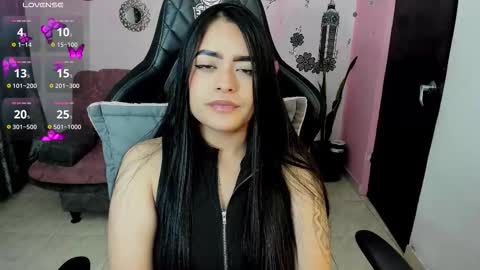 Snapshot of vio_let_ chatting on 30, 11, 2025 Daniela online show from 30, 11, 2025