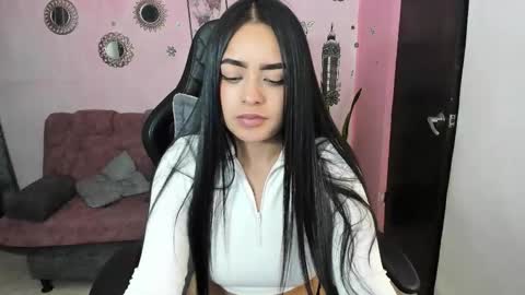 Snapshot of vio_let_ chatting on 1, 12, 2025 Daniela online show from 1, 12, 2025