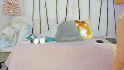 Snapshot of violeet_gray chatting on 27, 11, 2025 violeet_gray online show from 27, 11, 2025