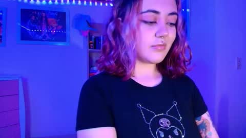 Snapshot of violeet_smile chatting on 15, 11, 2025 violet online show from 15, 11, 2025