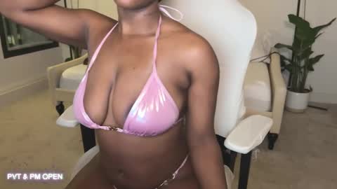 Snapshot of violet6xft chatting on 11, 2, 2025 Fantasy Black Girl online show from 11, 2, 2025