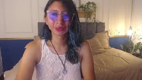 Snapshot of violet_2003 chatting on 7, 4, 2026 V I O L E T online show from 7, 4, 2026