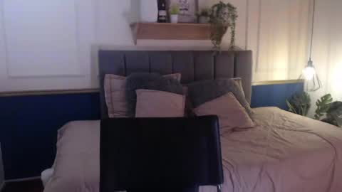 Snapshot of violet_2003 chatting on 10, 4, 2026 V I O L E T online show from 10, 4, 2026