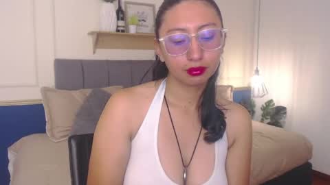 Snapshot of violet_2003 chatting on 14, 4, 2026 V I O L E T online show from 14, 4, 2026
