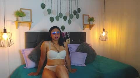 Snapshot of violet_2003 chatting on 15, 4, 2026 V I O L E T online show from 15, 4, 2026