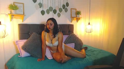 Snapshot of violet_2003 chatting on 15, 4, 2026 V I O L E T online show from 15, 4, 2026