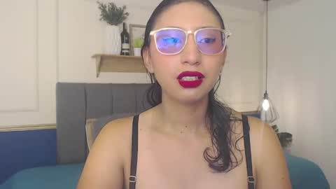 Snapshot of violet_2003 chatting on 17, 4, 2026 V I O L E T online show from 17, 4, 2026