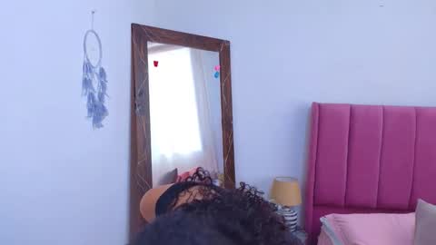 Snapshot of violet__15 chatting on 27, 4, 2026 violet__15 online show from 27, 4, 2026