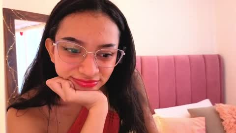 Snapshot of violet__15 chatting on 19, 5, 2026 violet__15 online show from 19, 5, 2026