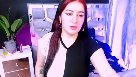 Snapshot of violet_bunnyy chatting on 16, 9, 2025 Violet online show from 16, 9, 2025