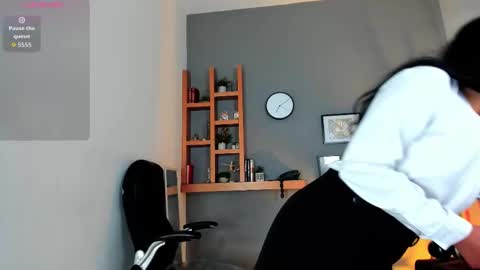 Snapshot of violet_kumar chatting on 1, 12, 2025 violet_kumar online show from 1, 12, 2025