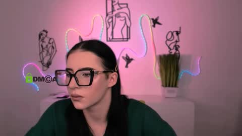 Snapshot of violet_moxi chatting on 16, 12, 2025 violet_moxi online show from 16, 12, 2025