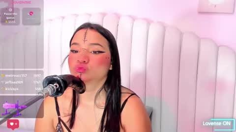 Snapshot of violet_vintage chatting on 23, 11, 2025 Violet online show from 23, 11, 2025