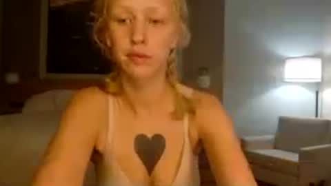 violet_winter97 online show from 19, 6, 2026