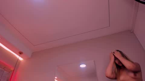 Snapshot of violeta_abel chatting on 14, 9, 2025 Violeta online show from 14, 9, 2025