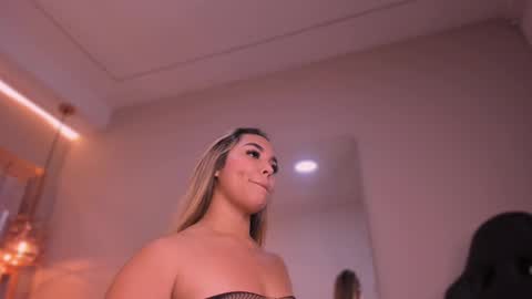 Snapshot of violeta_abel chatting on 6, 10, 2025 Violeta online show from 6, 10, 2025