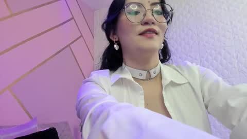 Snapshot of violeta_diazz chatting on 10, 11, 2025 online show from 10, 11, 2025