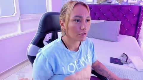 Snapshot of violeta_medina chatting on 9, 3, 2025 violeta_medina online show from 9, 3, 2025