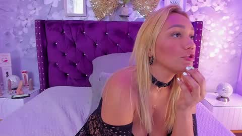 Snapshot of violeta_medina chatting on 11, 3, 2025 violeta_medina online show from 11, 3, 2025