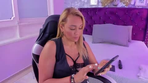 Snapshot of violeta_medina chatting on 11, 3, 2025 violeta_medina online show from 11, 3, 2025