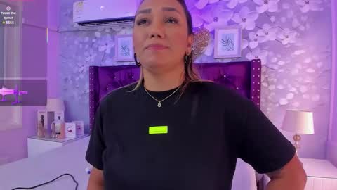 Snapshot of violeta_medina chatting on 18, 9, 2025 violeta_medina online show from 18, 9, 2025