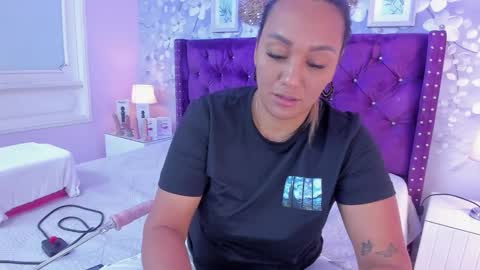 Snapshot of violeta_medina chatting on 11, 10, 2025 violeta_medina online show from 11, 10, 2025