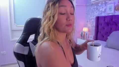 Snapshot of violeta_medina chatting on 15, 10, 2025 violeta_medina online show from 15, 10, 2025
