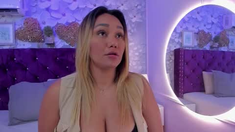 Snapshot of violeta_medina chatting on 17, 10, 2025 violeta_medina online show from 17, 10, 2025