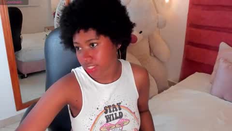 Snapshot of violeta_ruizz chatting on 6, 11, 2025 Violeta Ruiz online show from 6, 11, 2025